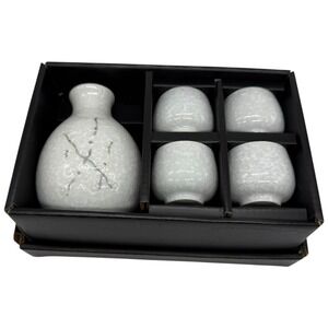 Kagetsu Sake Set Japanese‎ Carafe and 4 Cups Floral Design Gift Box